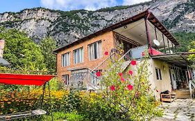 Guest House Oasis - Tvishi