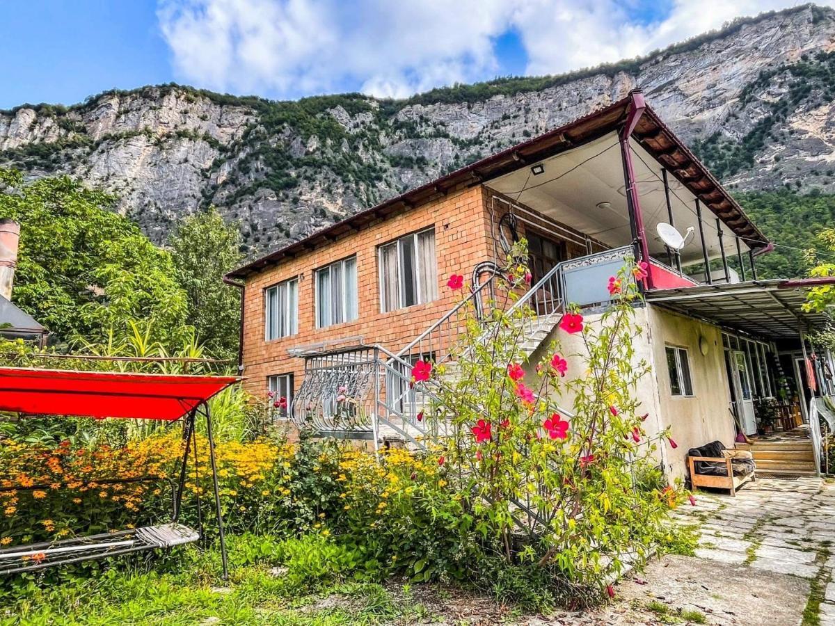 Guest House Oasis - Tvishi Экстерьер фото