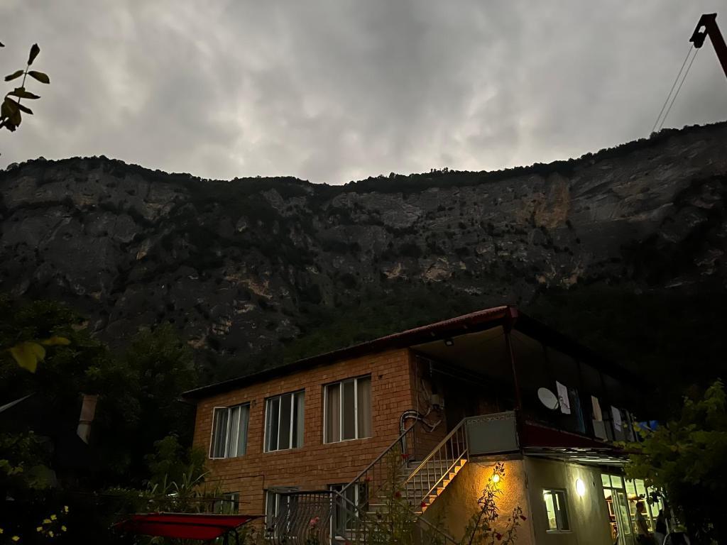 Guest House Oasis - Tvishi Экстерьер фото